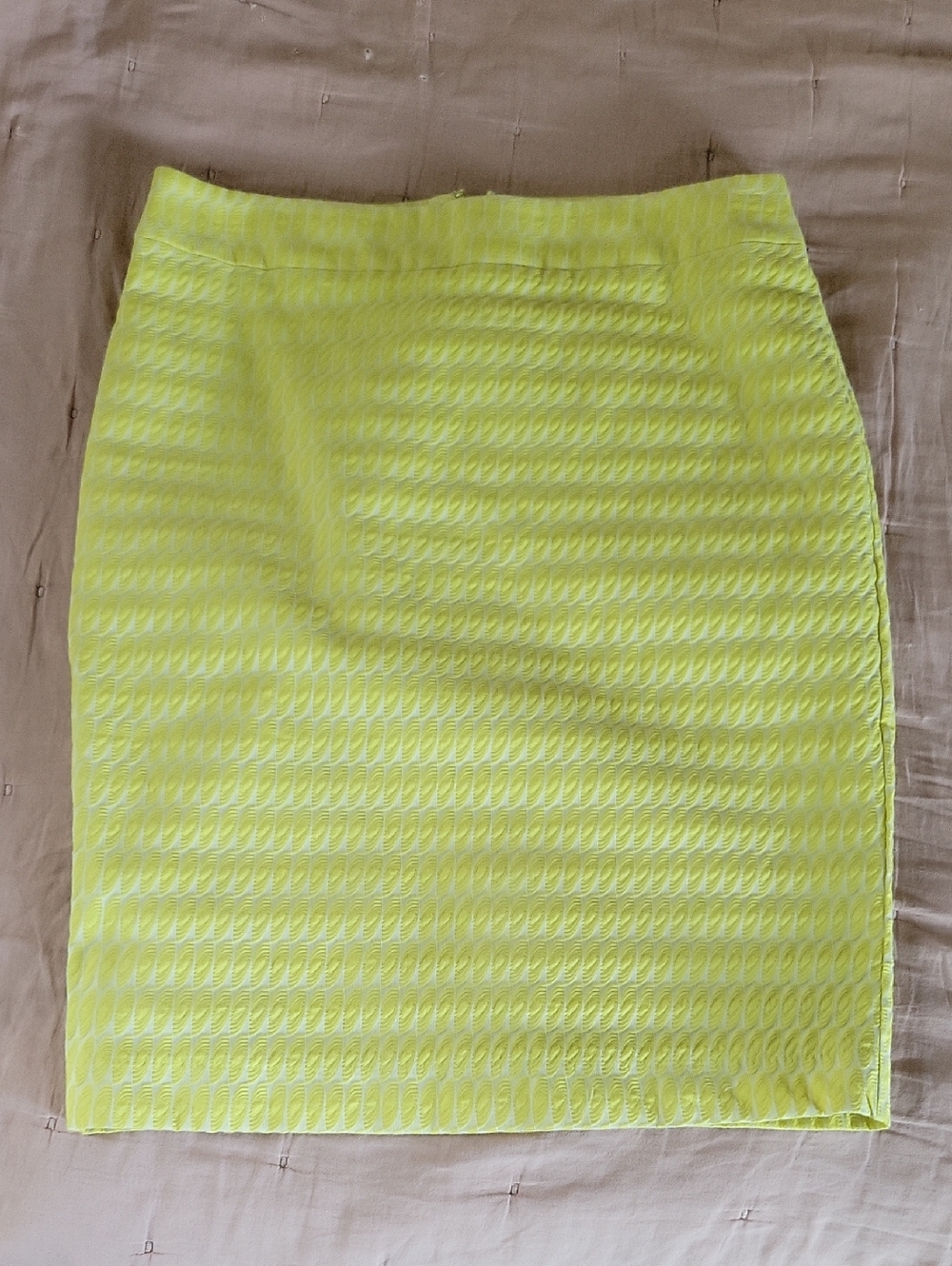 ANN TAYLOR Citrus Yellow Pucker Textured Pencil Skirt - Picture 2 of 5